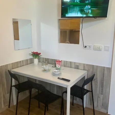 Tranzit Szálló Apartman *